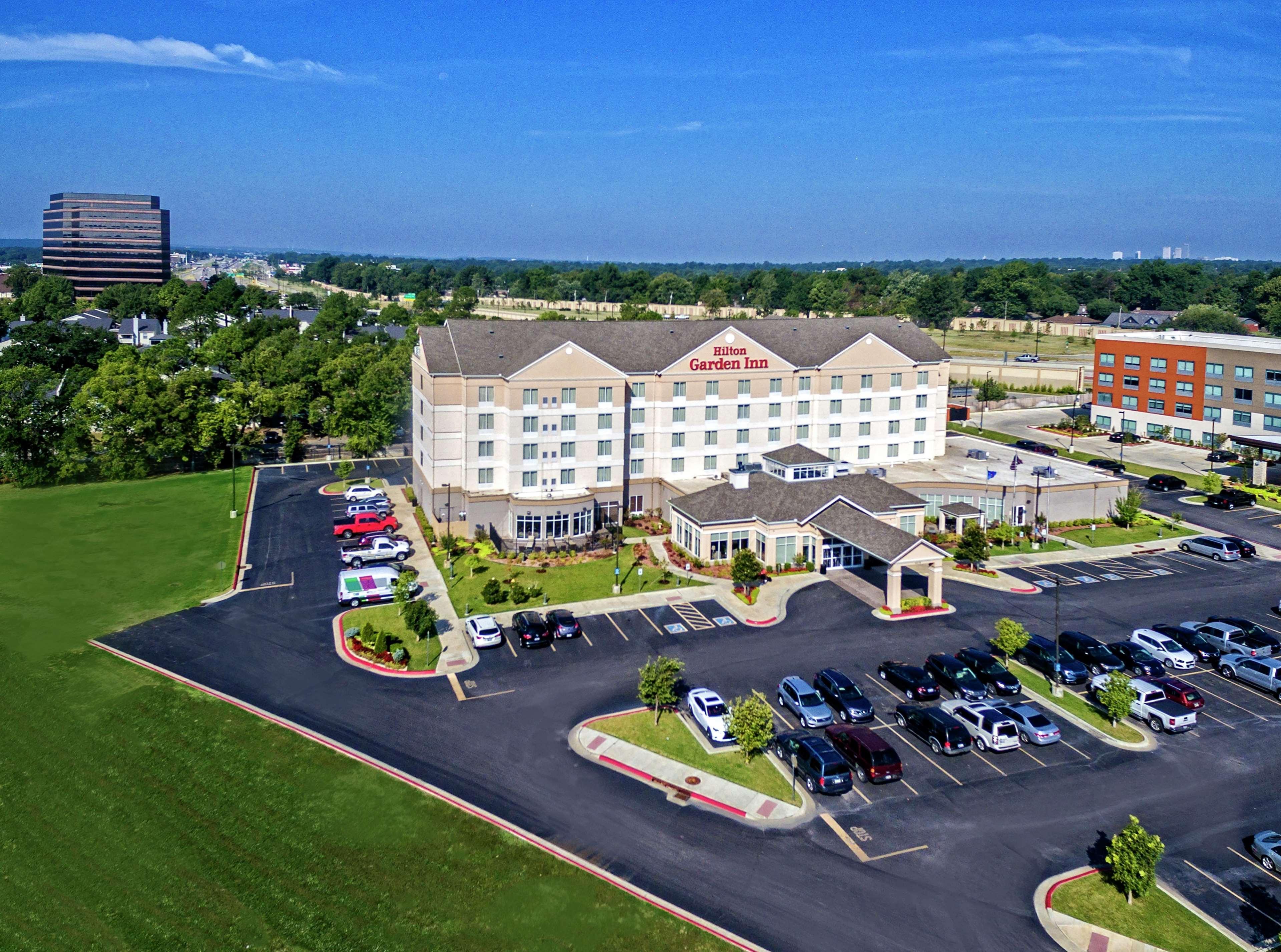 Hilton Garden Inn Midtown Tulsa Exteriör bild