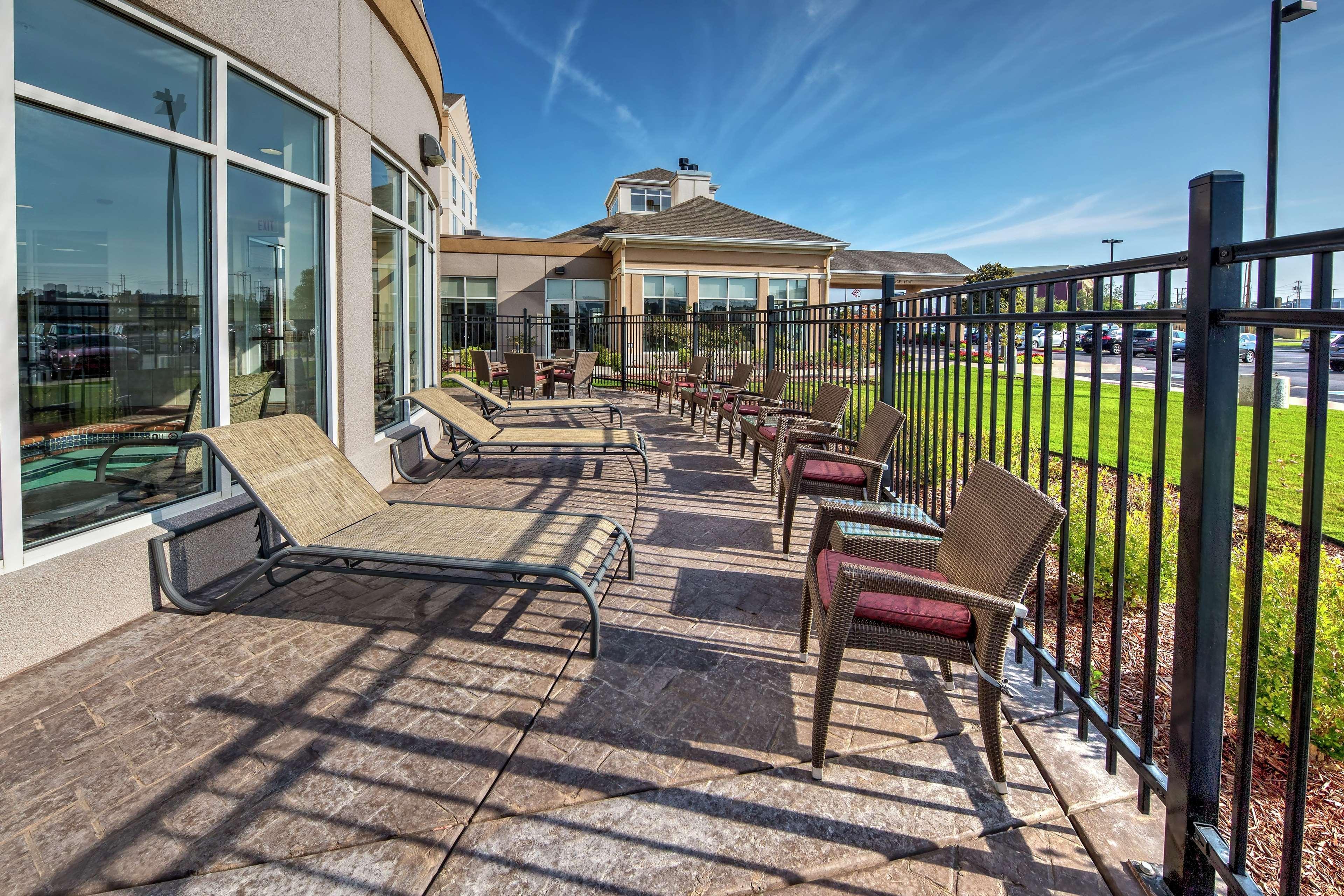 Hilton Garden Inn Midtown Tulsa Exteriör bild